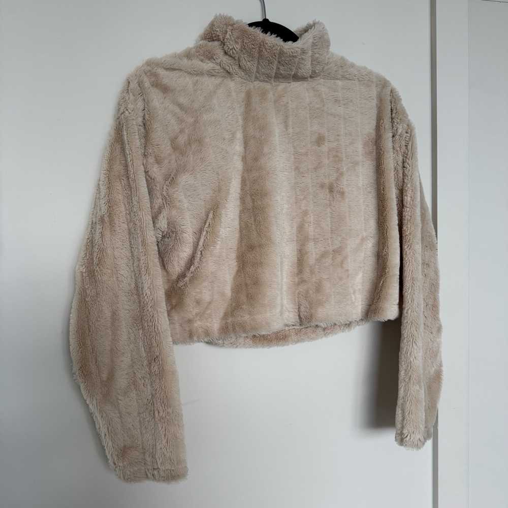 Furry crop top in small